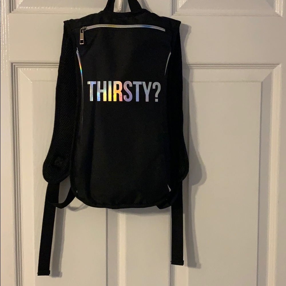 Flash-Reactive ‘THIRSTY?’ Hydration Bag
